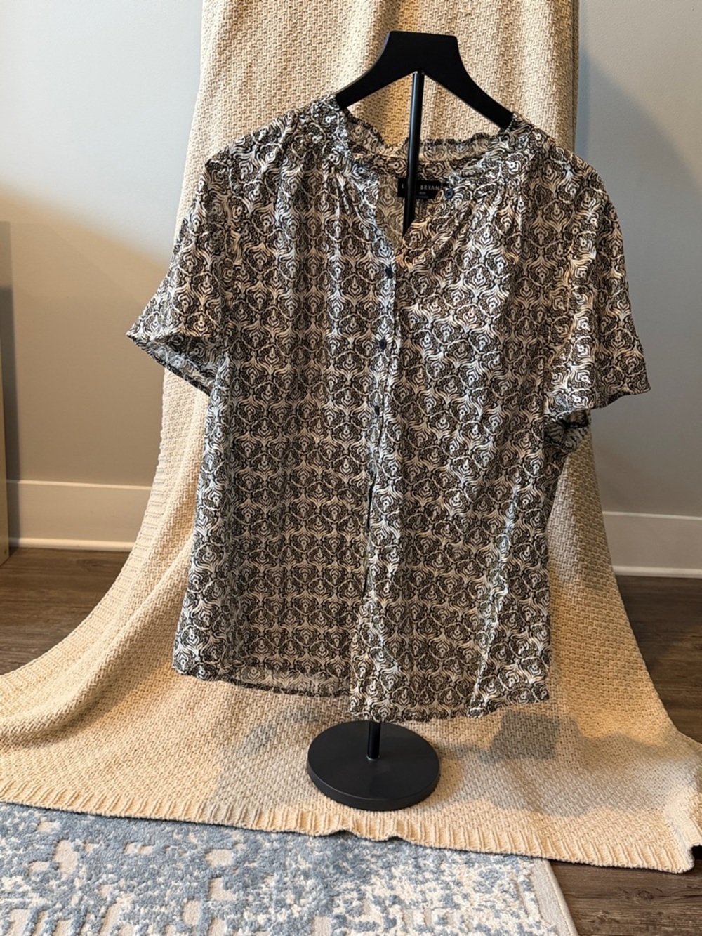 Lane Bryant Black & White Short-Sleeve Button-Down Shirt